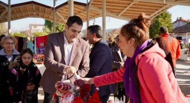 Ortaca'da Sokak Hayvanlarına Destek İçin Noel Pazarı Düzenlendi