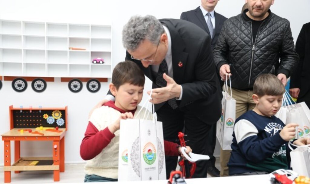 Özel çocukların gülümsemelerine sağlıklı dokunuş