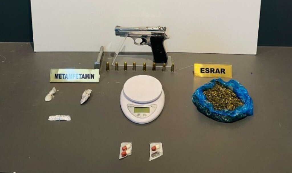 Samsun Canik'te Uyuşturucu ve Silah Operasyonu: 62 Gram Esrar, Metamfetamin ve Ruhsatsız Tabanca Ele Geçirildi
