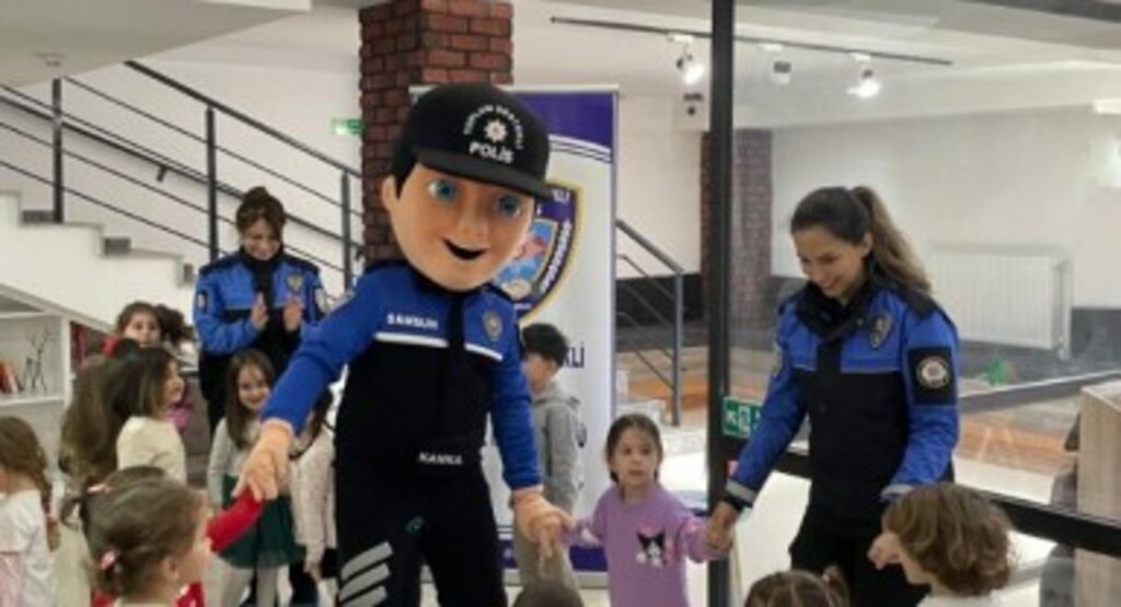 Samsun Polisi, Vatandaş ve Öğrenciler İçin Bilgilendirme Etkinlikleri Düzenlendi