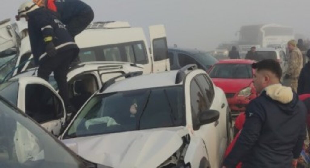 Van-Erciş Yolunda Zincirleme Kaza: 2 Ölü, 40'tan Fazla Yaralı