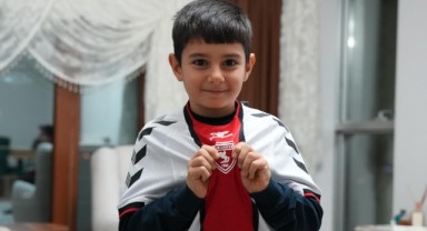 Yüksel Yıldırım Minik Taraftarın Çağrısını Cevapsız Bırakmadı!