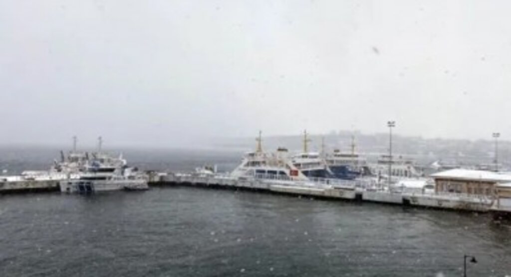 Çanakkale'de feribot seferlerine hava koşulları engeli