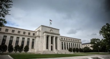 Fed, Faiz Oranlarını Sabit Tutma Politikasını Sürdürüyor