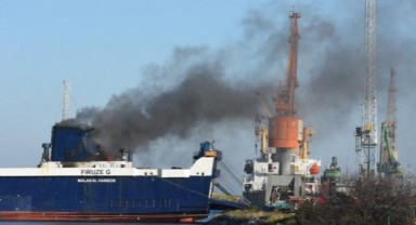 Samsun Limanı'nda Yangın Alarmı: 33 Kişi Kurtarıldı