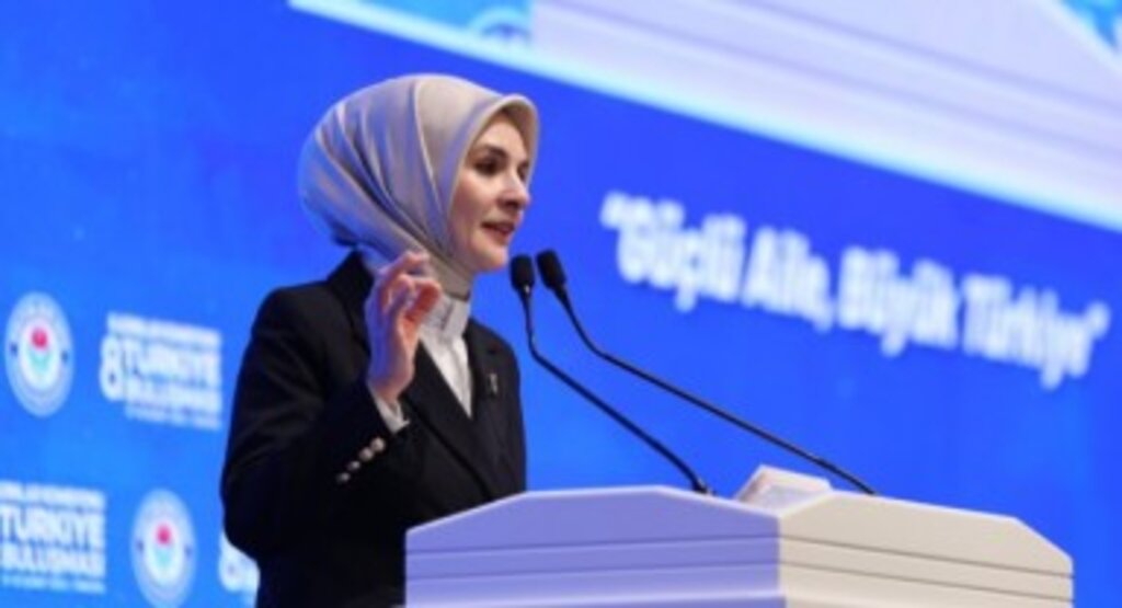 Bakan Mahinur Özdemir Göktaş, Eğitim-Bir-Sen Kadınlar Komisyonu 8. Türkiye Buluşması'na katıldı