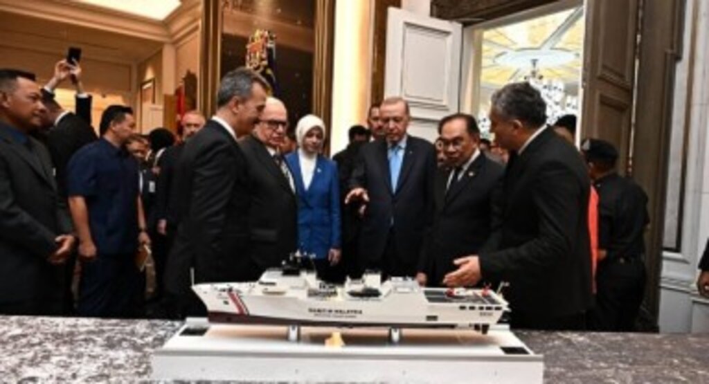 Desan Tersanesi Türkiye’nin gururu oldu; Malezya’da stratejik gemi yapımı için imzalar atıldı