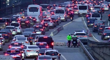 Okulların açılmasıyla İstanbul trafiği sıkıştı