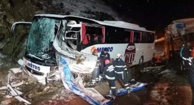 Samsun'da Feci Kaza! Yolcu Otobüsü Kamyon'a Çarptı