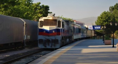 Tahran-Van Tren Biletleri Satışa Çıkıyor...