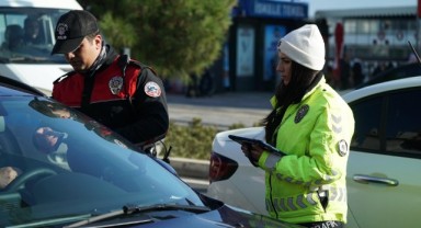 Trafikte Hız Yapanlara Geçit Yok! 848 Bin 766 adli işlem...