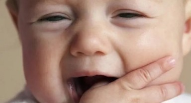 Diş Çıkaran Bebeklerde Ateş Nasıl Düşürülür