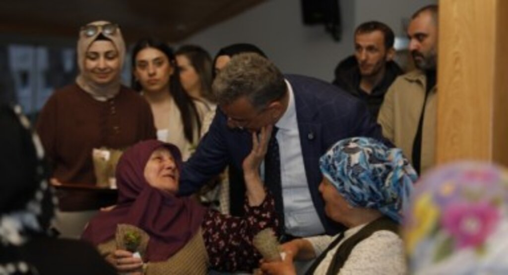 Başkan İhsan Kurnaz Anneleri Unutmadı