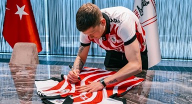 Samsunspor'dan Avrupa Hamlesi: İzlandalı Sol Bek Logi Tomasson Kırmızı-Beyazlı Formayı Giydi!