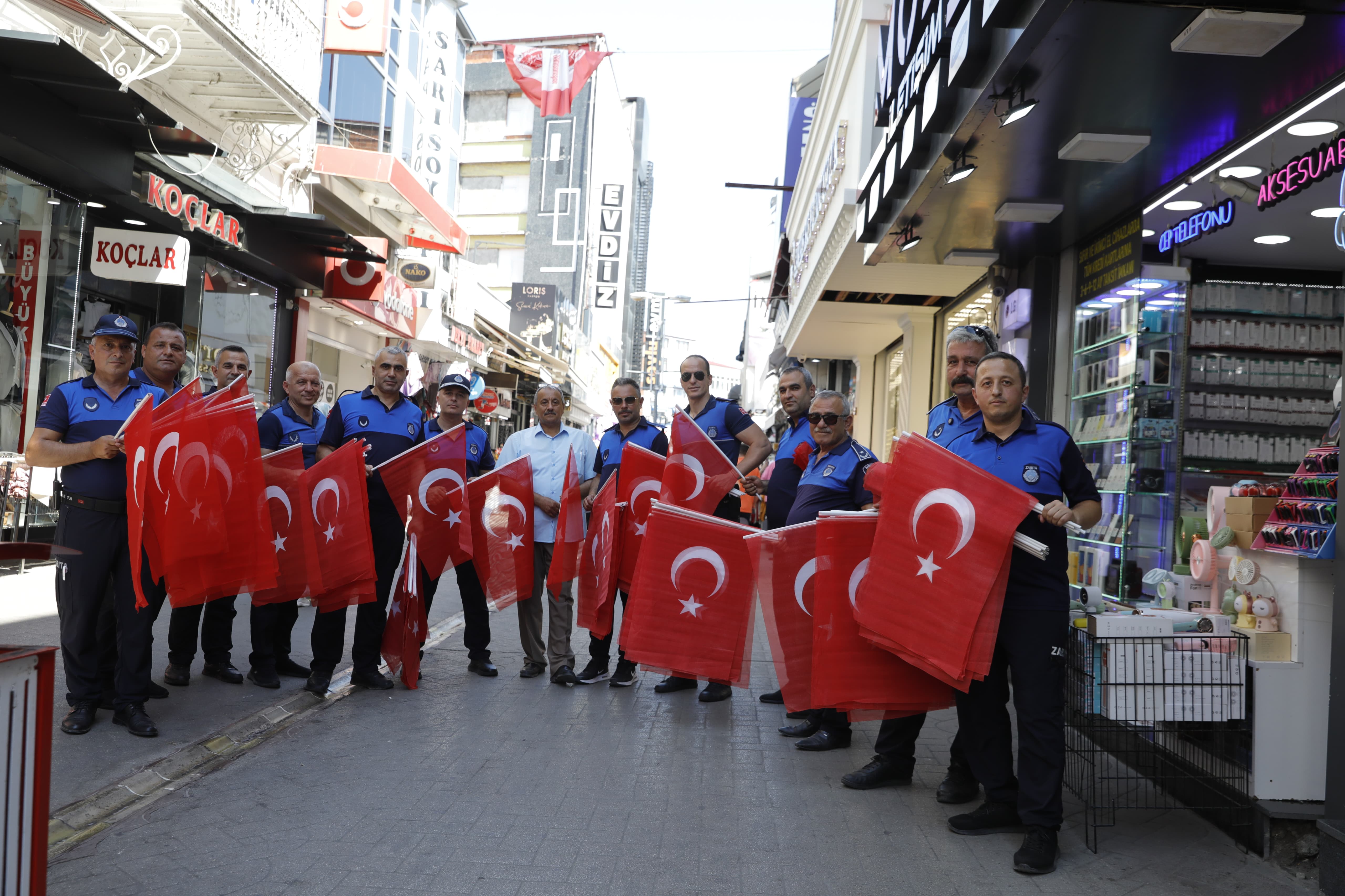 15 Temmuz Ruhu İlkadım'da Bayraklarla Yaşatılıyor: