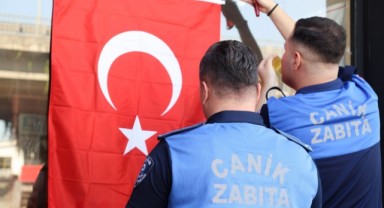 Canik Belediyesi Caddeleri Sokakları Türk Bayrağıyla Donattı