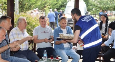 Canik Belediyesi'nden Vatandaşlara Aşure İkramı: Birlik ve Beraberlik Vurgusu