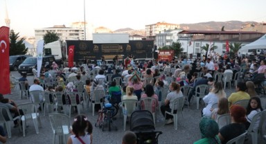 İlkadım'da Açık Hava Sinema Gecesi Yoğun İlgi Gördü