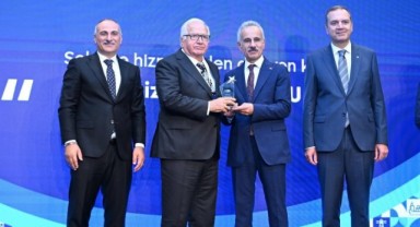 Türkiye Denizcilik Zirvesinde Bakanlıktan Onur Ödülü