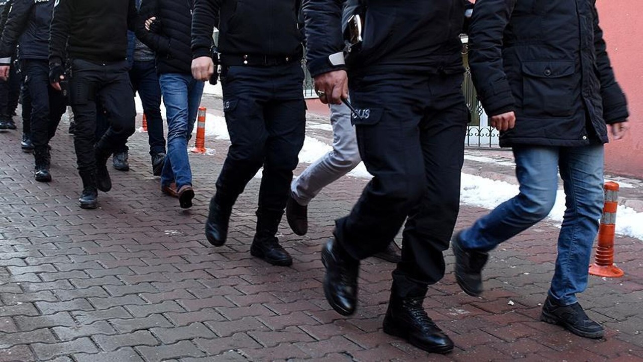 Samsun'da Çok Sayıda Uyuşturucu ve Hırsızlık Suçundan Aranan Şahıs Yakalandı