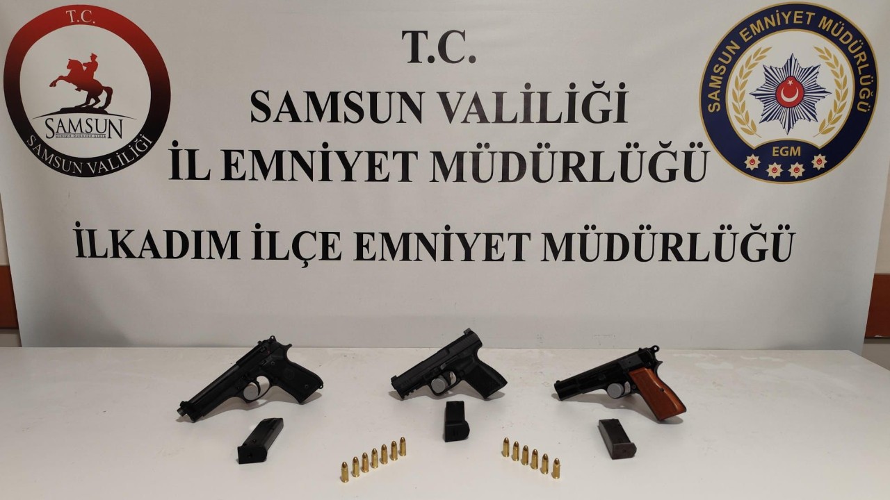 Samsun Polisi Düğüne Misafir Gibi Katıldı, Silahlarla Birlikte Şüphelileri Yakaladı