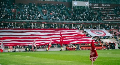 Samsunspor Taraftarından Muhteşem Destek! Tribünler Kırmızı-Beyaz'a Büründü