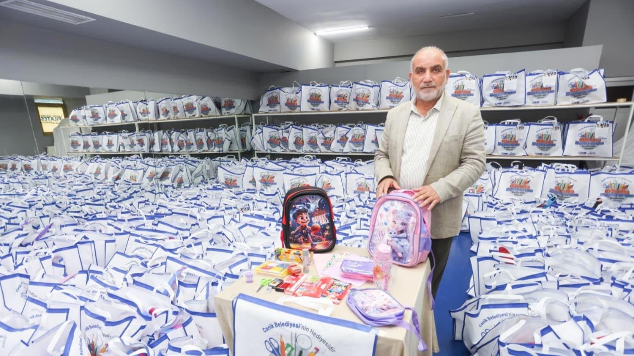 Canik Belediyesi’nden Okula Başlayan Tüm Çocuklara Çanta ve Kırtasiye Setleri Hediye