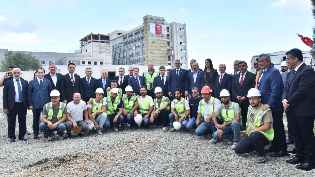 Sağlık Bakanı Memişoğlu, Tekkeköy Devlet Hastanesi İnşaatında İncelemelerde Bulundu