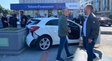 Samsun'da Feci Kaza: Araba Kaldırıma Çıktı