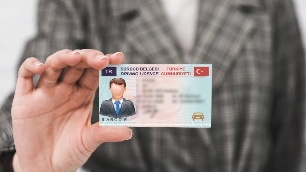 Eski Tip Ehliyetlerin Yenilenme Süresi Yarın Doluyor