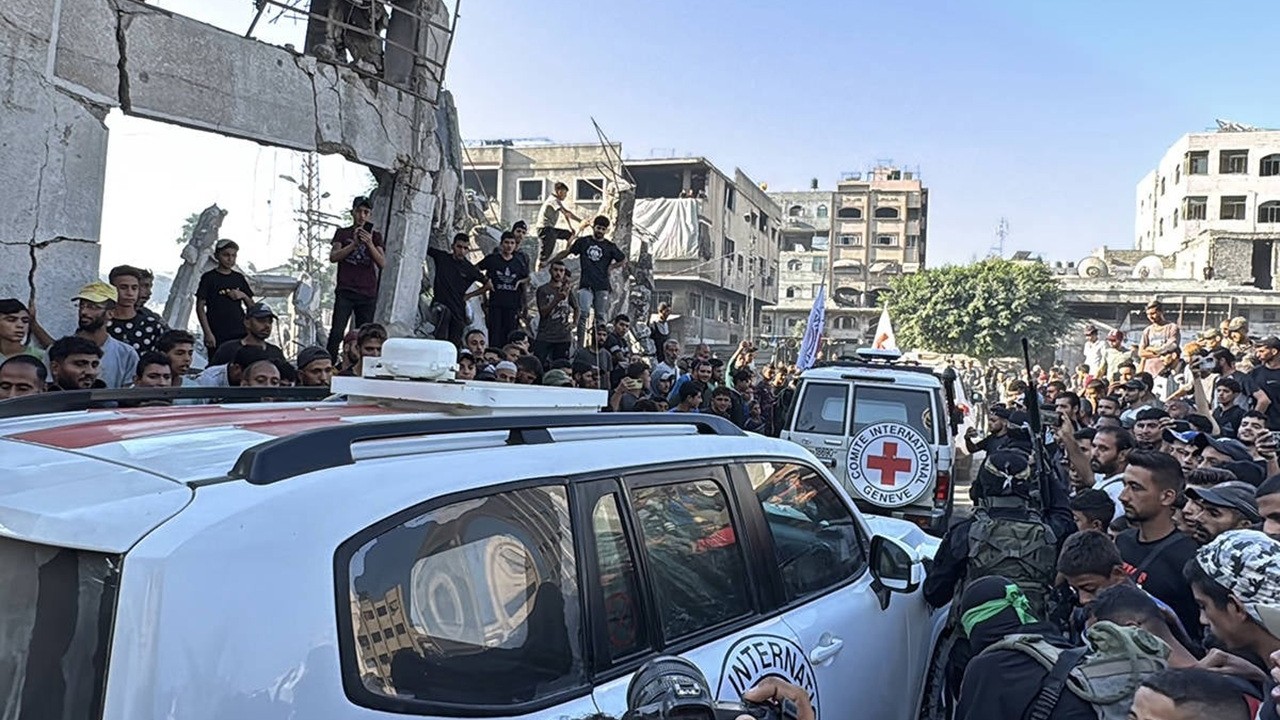 Hamas, 20 İsrailli Esiri Kızılhaç’a Teslim Etti