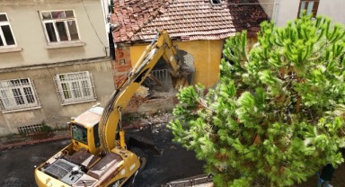 İlkadım’da Metruk Binalar Tarihe Karışıyor