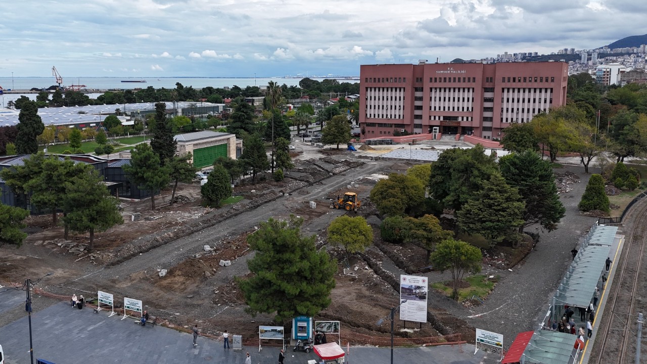 Samsun Valilik Meydanı’nda Peyzaj ve Meydan Düzenleme Çalışmaları Devam Ediyor