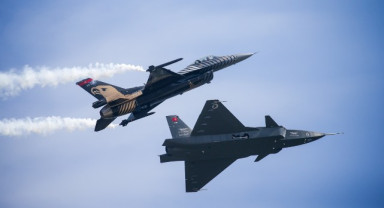 Bayraktar KIZILELMA, Simüle Atışta F-16'yı Vurdu