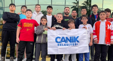 Canikli Sporculardan Güreş Şampiyonluğu Madalyası
