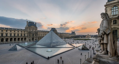 Louvre’daki 88 Milyon Euroluk Soygunda Gözaltı Sayısı Artıyor