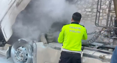 Samsun'da Çekici Yangını Polis Müdahalesiyle Büyümeden Söndürüldü