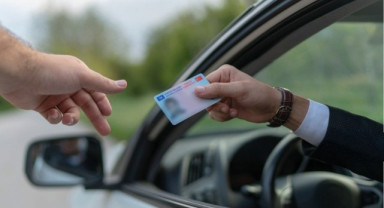 Yeni Dönem Başladı: Eski Sürücü Belgeleri Trafikte Artık Kullanılamayacak