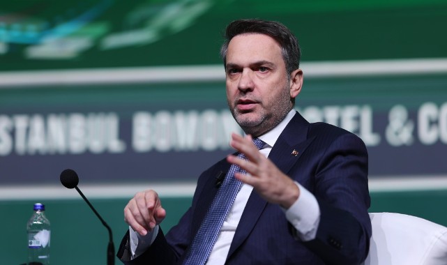 Bakan Bayraktar, Türkiye’nin Enerji Vizyonunu İstanbul’daki Zirvede Anlattı