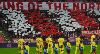 Samsunspor Taraftarı 19 Mayıs Stadyumu’nu Kırmızı-Beyaz Şölene Çevirdi