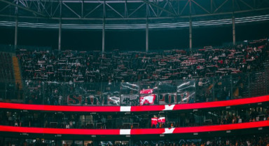 Samsunspor Taraftarı RAMS Park’ı Kırmızı-Beyaza Boyadı