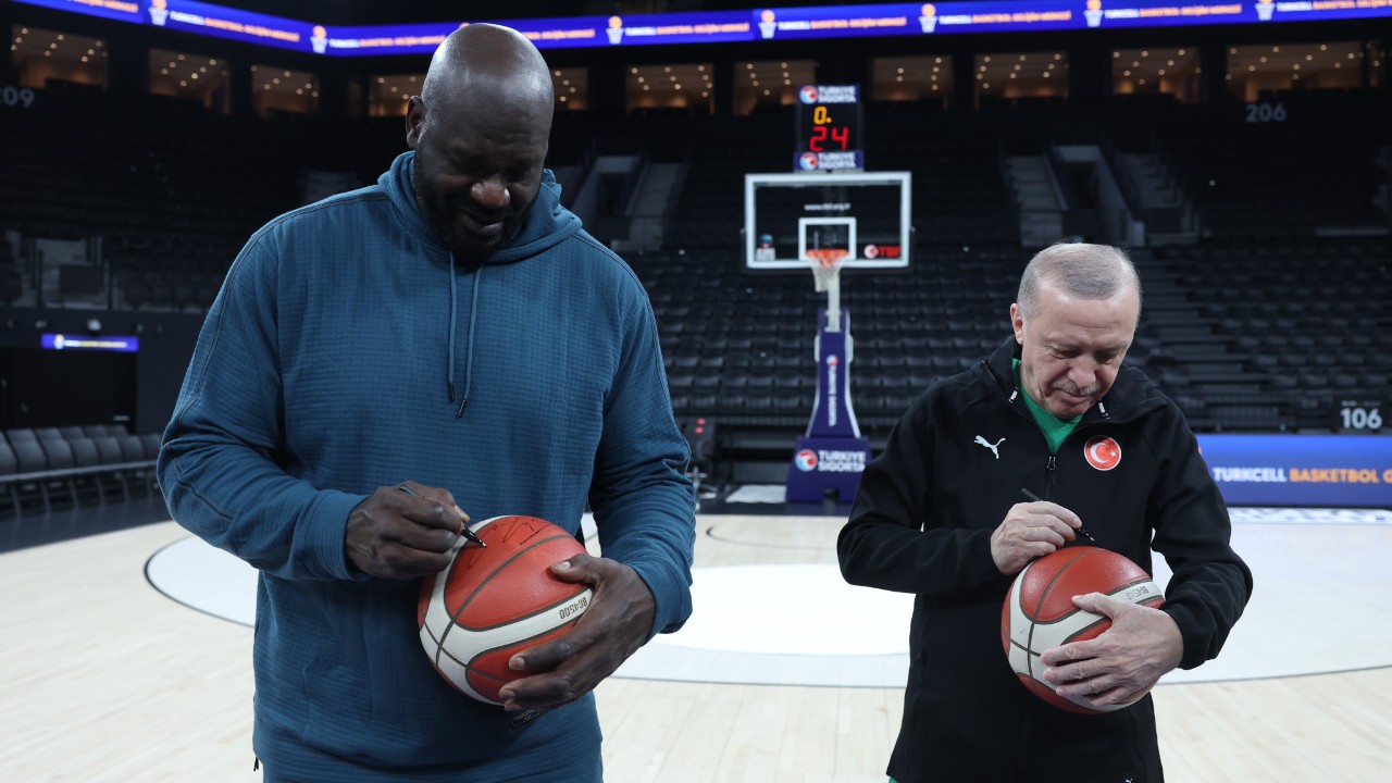 Cumhurbaşkanı Erdoğan, NBA Efsanesi Shaquille O’Neal İle Basketbol Oynadı