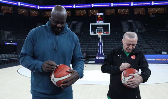 Cumhurbaşkanı Erdoğan, NBA Efsanesi Shaquille O’Neal İle Basketbol Oynadı