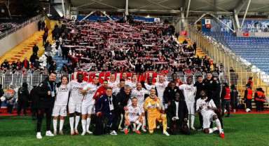 Kırmızı-Beyazlı Taraftarlardan İstanbul’da Tribün Şovu