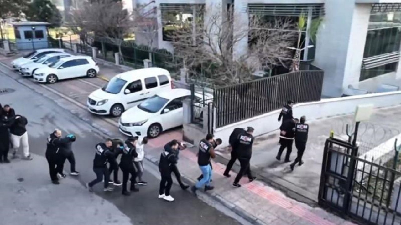 Mersin'de Lavaş Piyasasını Ele Geçirmek İsteyen Barış Turgut Çetesi Çökertildi
