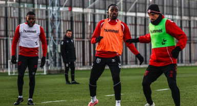 Samsunspor, Kocaelispor Maçı Hazırlıklarını Akşam Antrenmanıyla Sürdürdü