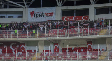 Antalyaspor Deplasmanında Tribünler Kırmızı-Beyaz