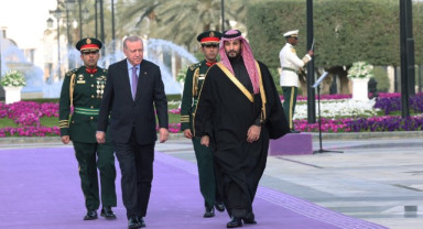 Cumhurbaşkanı Erdoğan ile Muhammed bin Selman Riyad’da Bir Araya Geldi