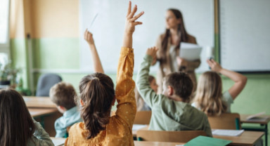 Öğretmenlere Çifte Müjde: 10 Bin Atama ve Zam Hazırlığı