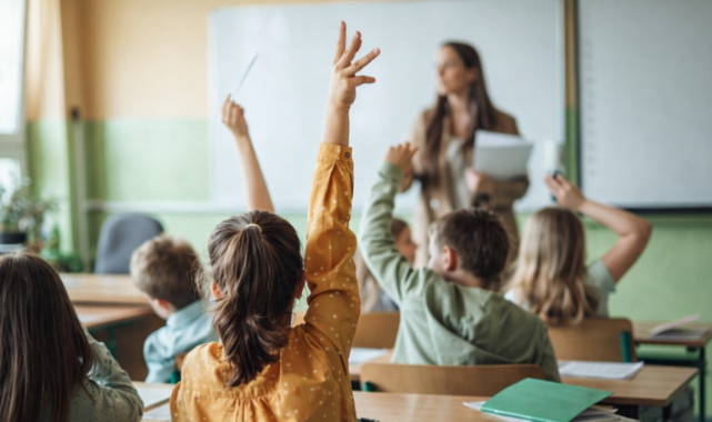 Öğretmenlere Çifte Müjde: 10 Bin Atama ve Zam Hazırlığı